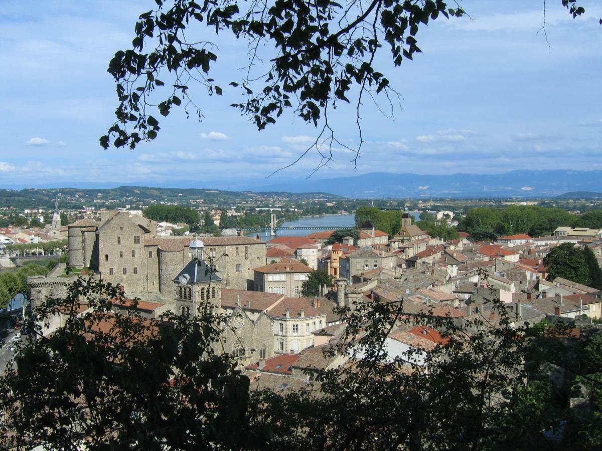 Gite Le Pied Du Geant - Local Securise Pour Les Velos Tournon-sur-Rhone Zewnętrze zdjęcie
